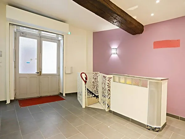 Local d'activité 93 m² 