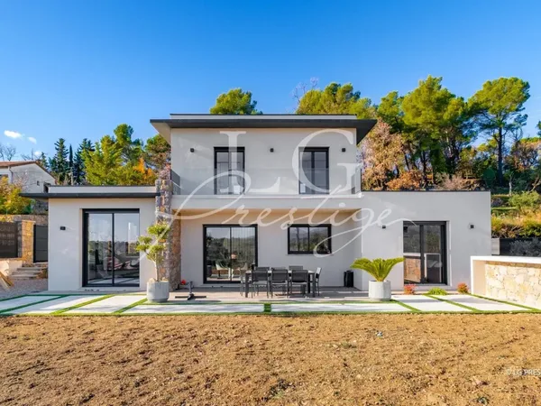 Villa contemporaine avec vue panoramique sur Tourrettes 