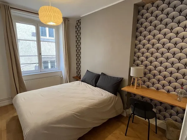 Colocation haut de gamme, chambre meublée et décorée 