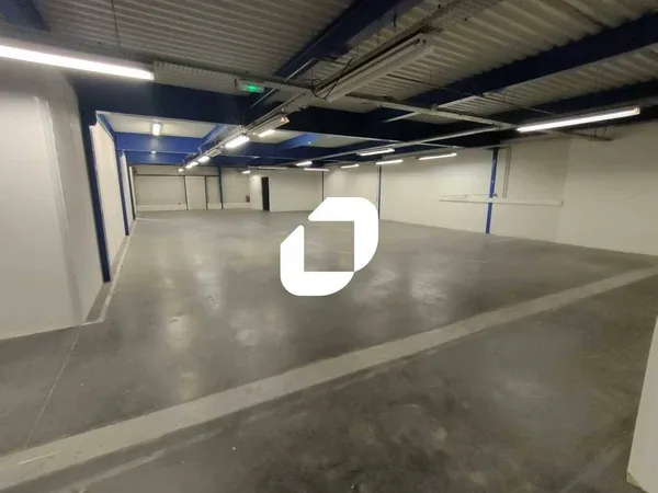 Local d'activité 444 m² 