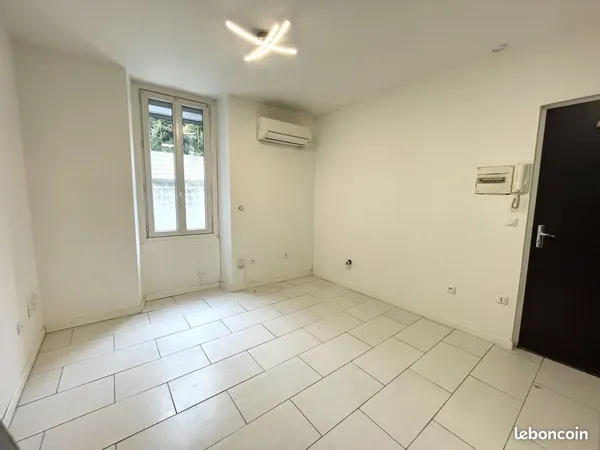 Studio 1 pièce 18 m² 