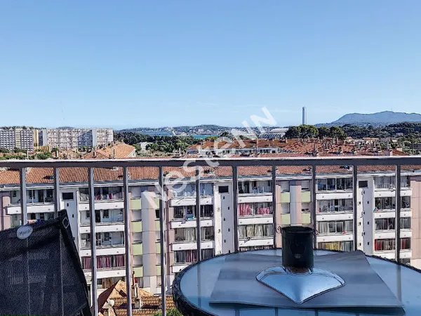 Appartement de 3 pièces de 65 m² à Toulon Ouest avec vue mer et belle pièce de vie 