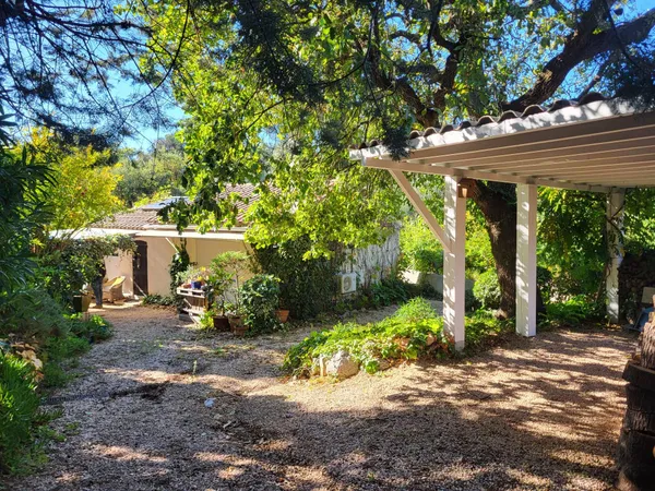 Grimaud : Terrain constructible 2519m² 