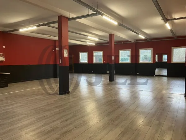 Local industriel 261 m² 