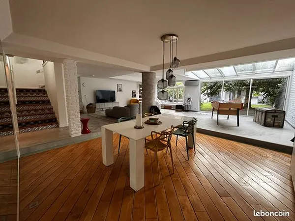 Maison 5 pièces 230 m² 