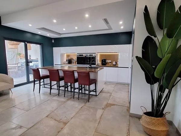 Propriété 4 pièces 143 m² 