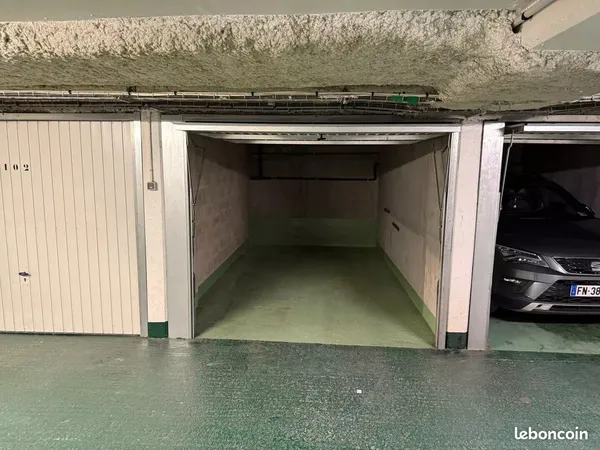 Location box parking Châtillon 