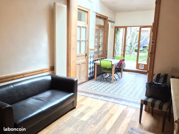 Chambre dans Maison tout inclus bien équipée, à 2 stations de la Gare 