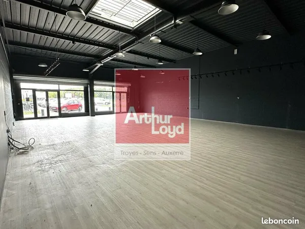Local commercial 214 m² 