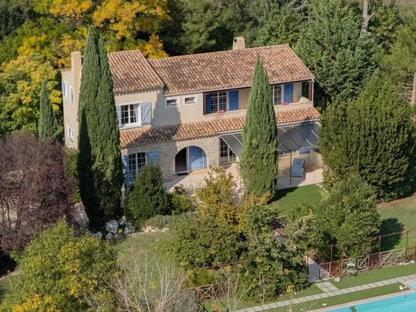 Villa 8 pièces 308 m² 