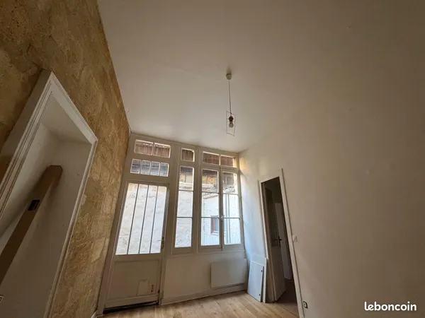 Location studio Rue Bergeret (CAPUCINS) -33000 Bordeaux 