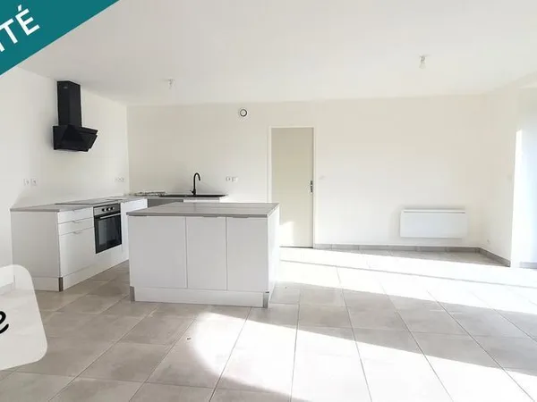 MAISON EN PIERRE RÉNOVÉE A NEUF , TERRAIN 1000 M2 , 4 CHAMBRES, LUMINEUSE. 