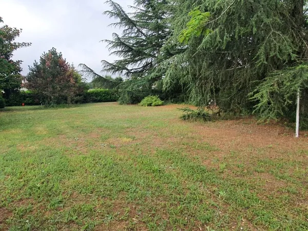 Terrain 810 m² 