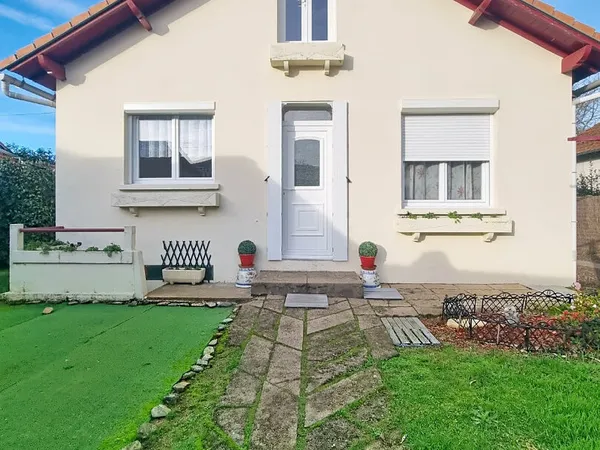 Maison Saint Brevin Les Pins, plain-pied, 2 chambres, jardin et dépendances 