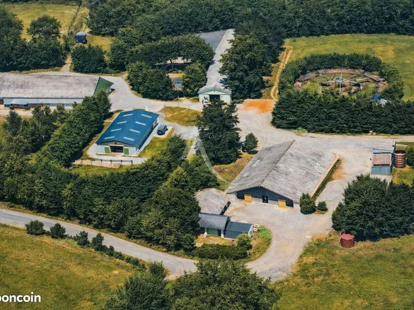 Terrain 193501 m² 