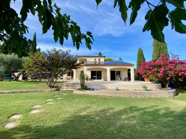 Maison à vendre 6 pièces UZES (30) 