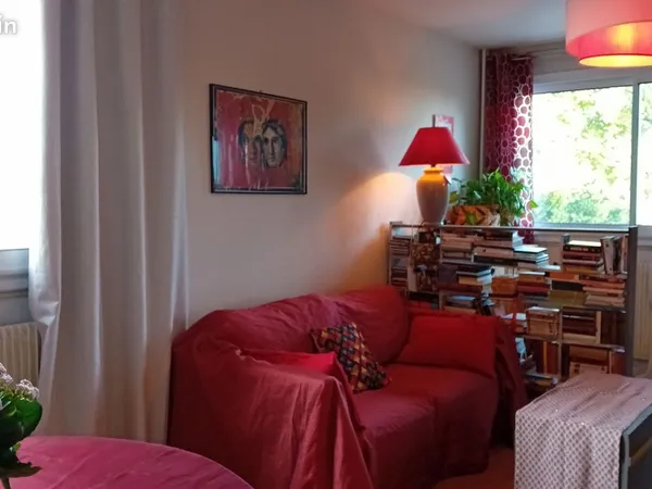Vends Mâcon- Charnay les Mâcon- Joli T3 - 62m2- Lumineux- Résidence arborée- Parking privé 