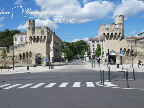 AVIGNON proche remparts - STUDIO meublé + cave, vendu libre 