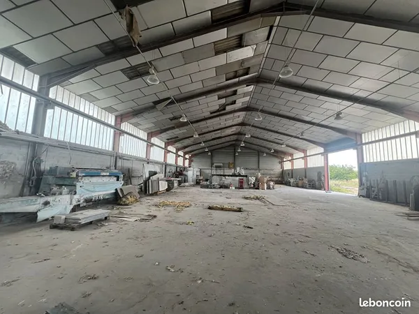 Local 1150 m² ANNEYRON 