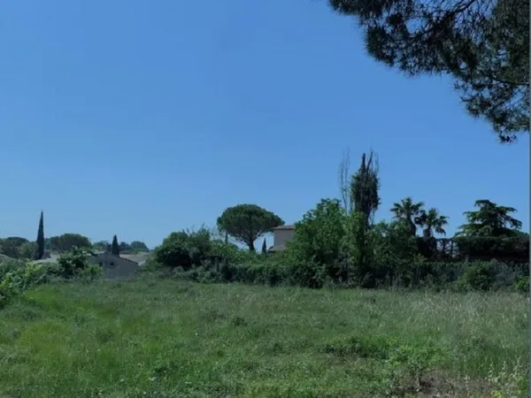 Terrain 736 m² 