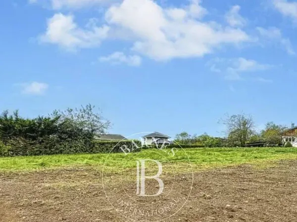 Propriété 256 m² 