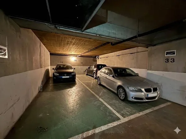 Parking - Garage Vente Suresnes   89000€