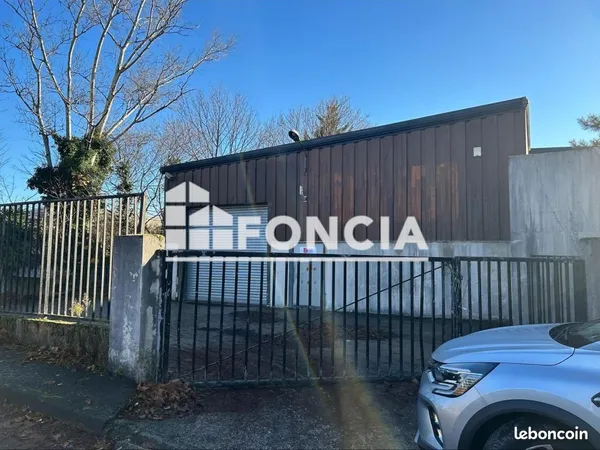 Local d'activité 571 m² 