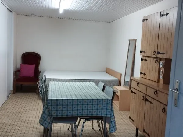 Chambre meublee 