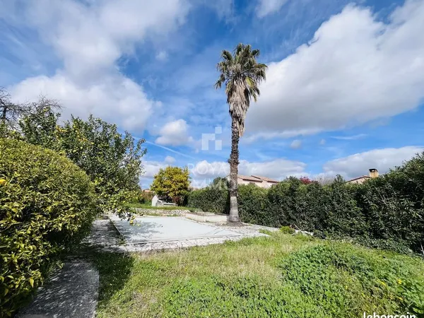 Terrain 360 m² La Farlède 
