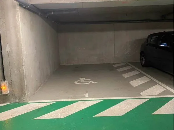 Place de parking en sous sol 
