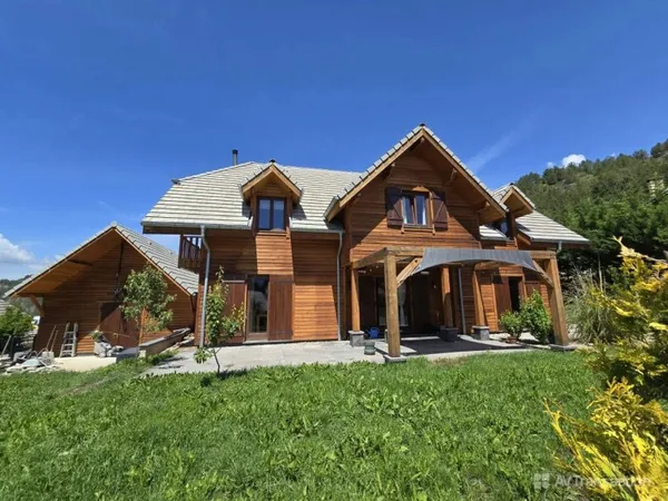 Maison familiale 9 pieces  288 m2  Vue montagne