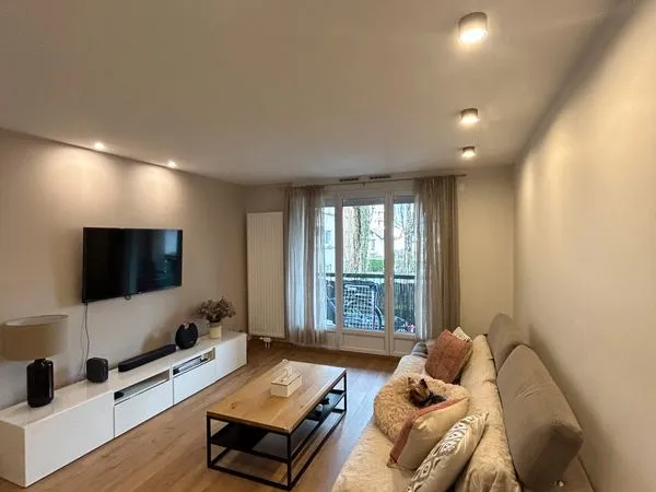 GIERES Appartement rénové T3 avec balcon 