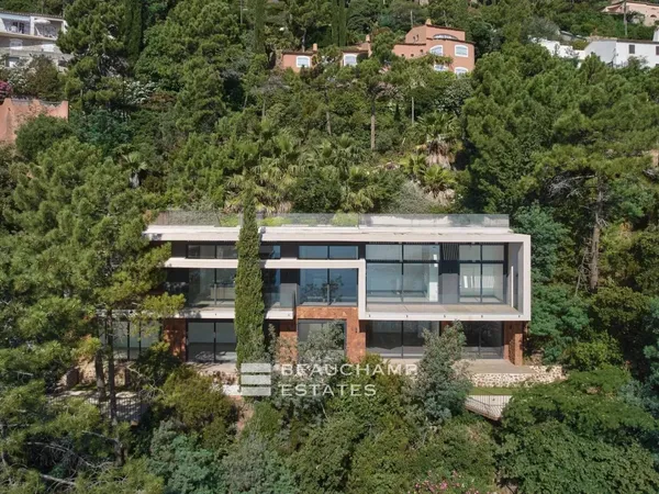 Villa contemporaine neuve avec vue mer 