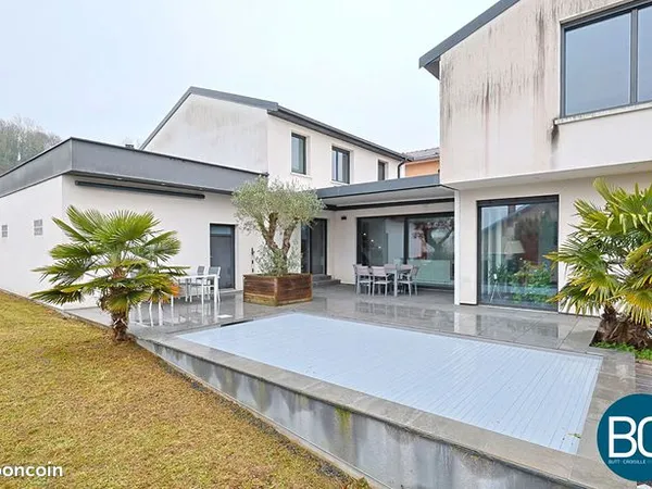 Maison 5 pièces 220 m² 