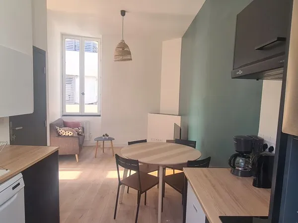 Location superbe appartement T2 Nîmes meublé 