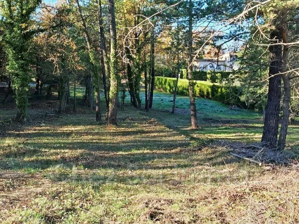 Terrain 1800 m² 