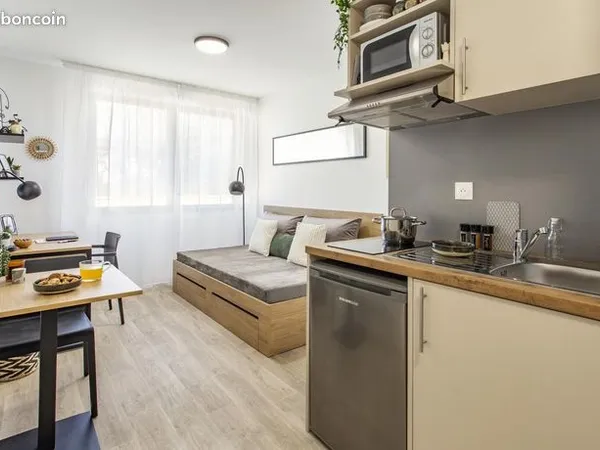 Studio 1 pièce 17 m² 
