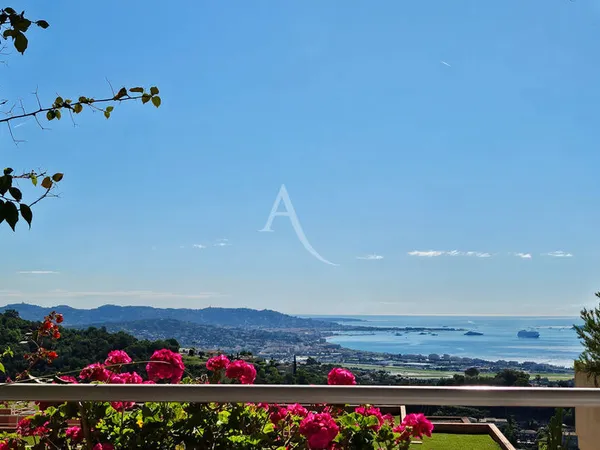 Appt 132 m² vue mer dans domaine gardé avec piscine 