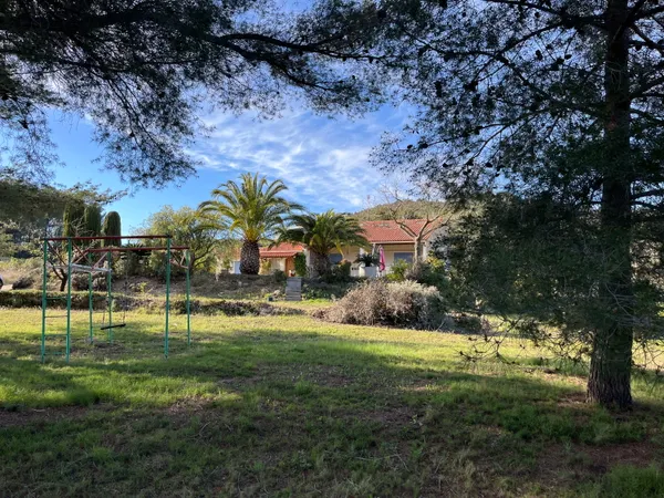 Vends Maison de 150m² sur splendide terrain plat de 5000m² à Saint Cyr sur Mer, secteur 
