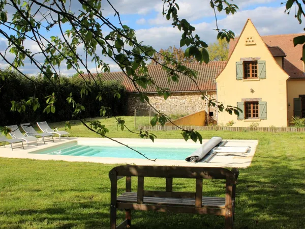 Maison avec piscine et jolie vue en Périgord Noir ! 