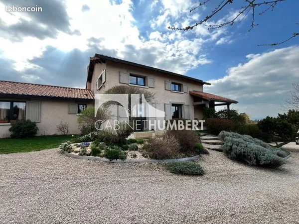 Maison 7 pièces 214 m² 