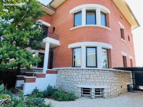 Grande maison rénovée quartier Roseraie 