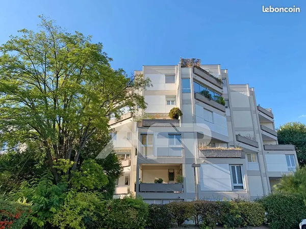 Studio 1 pièce 44 m² 