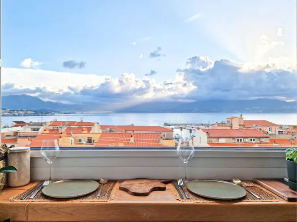 Appartement T3 traversant 80 m² - Vue mer panoramique - Ajaccio Cours Napoléon 