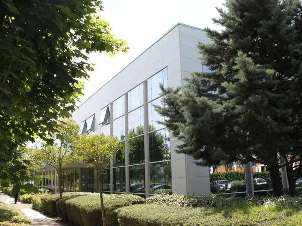 Local d'activité 581 m² 