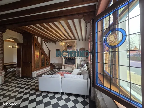 Maison 7 pièces 232 m² 