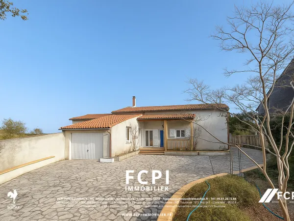 Maison 8 pièces 218m2 avec piscine, garage et trois studios 