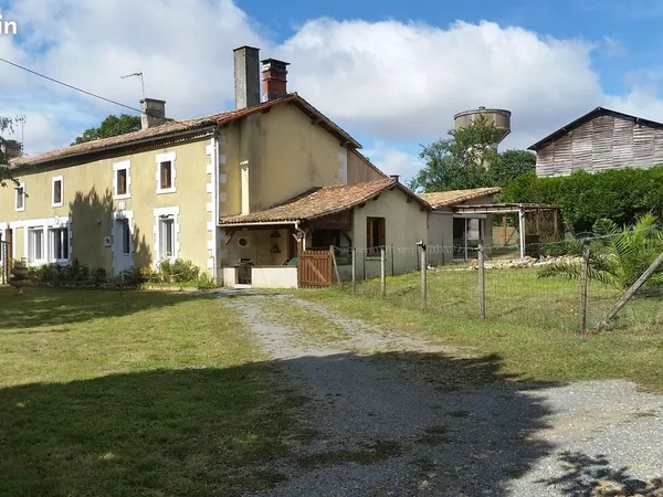 Grande longère de 12 pièces 266 m² habitables - 5 367 m² 
