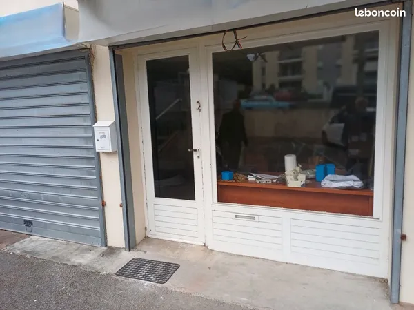 LOCAL COMMERCIAL 61 m2 