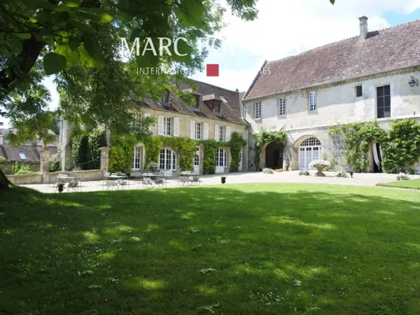 Propriété de caractère et son parc de 4.5 hectares 